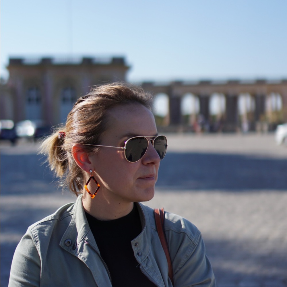 Meet your Posher, Pamela